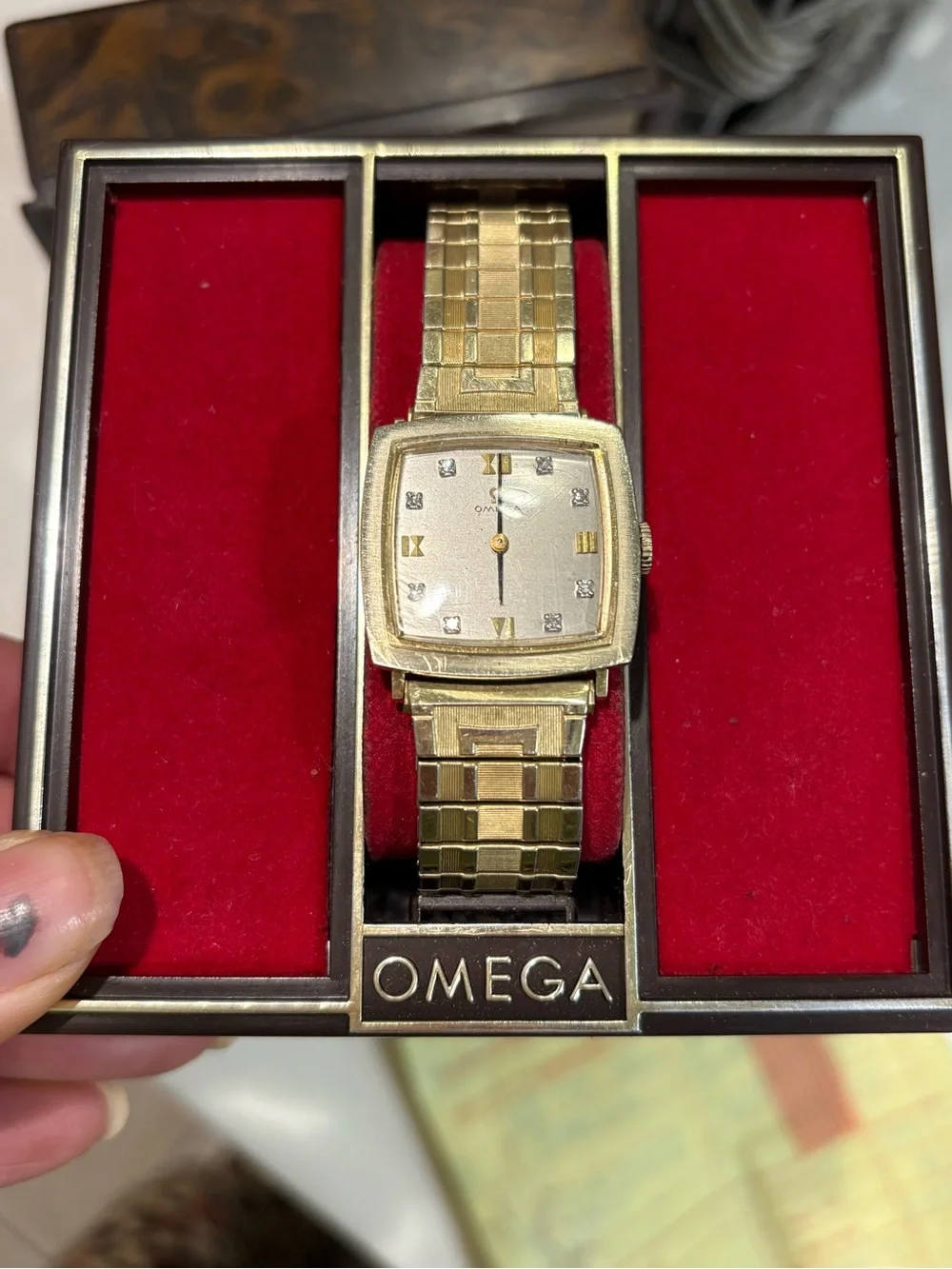 Omega 1972 model OMEGA with original paperwork, box and receipt. Collector